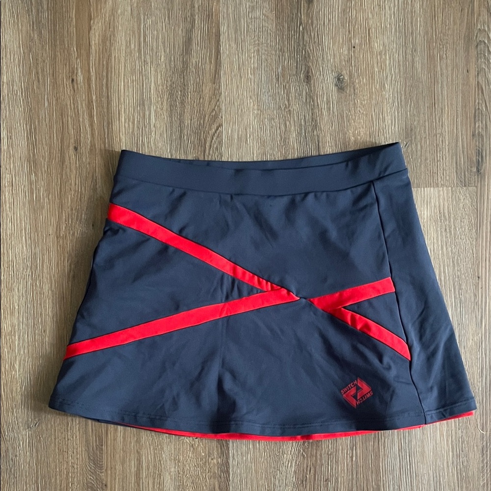 Switch Dark Gray & Red Crisscross Stripes Athletic / Tennis Skirt Size Small